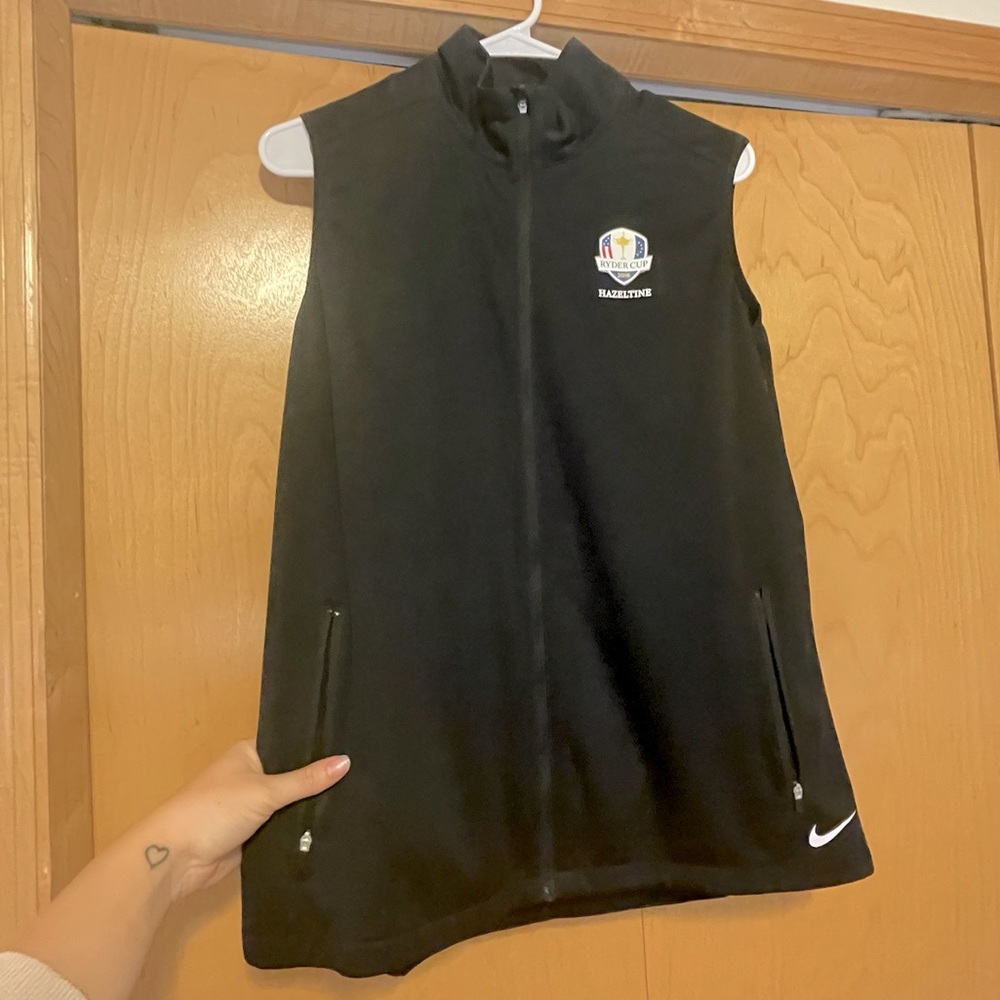 Women’s Nike Golf Vest - SIZE LARGE